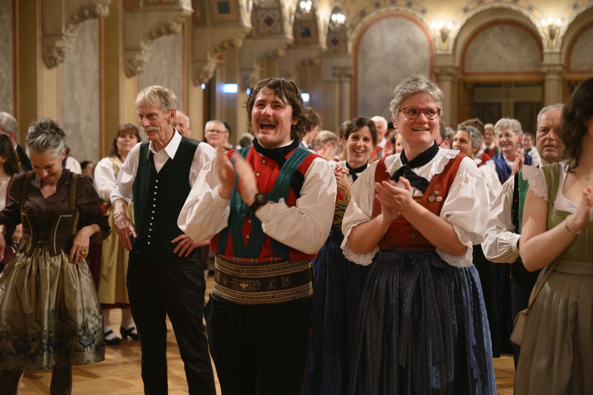 2025 11 29 21 32 36 Kathreintanz ARGE Volkstanz Wien Peter Zeschitz